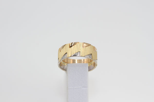 Pinnacle Glamour Ring